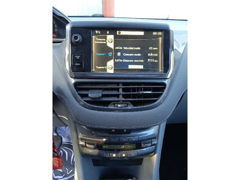 peugeot 208 del año 2012