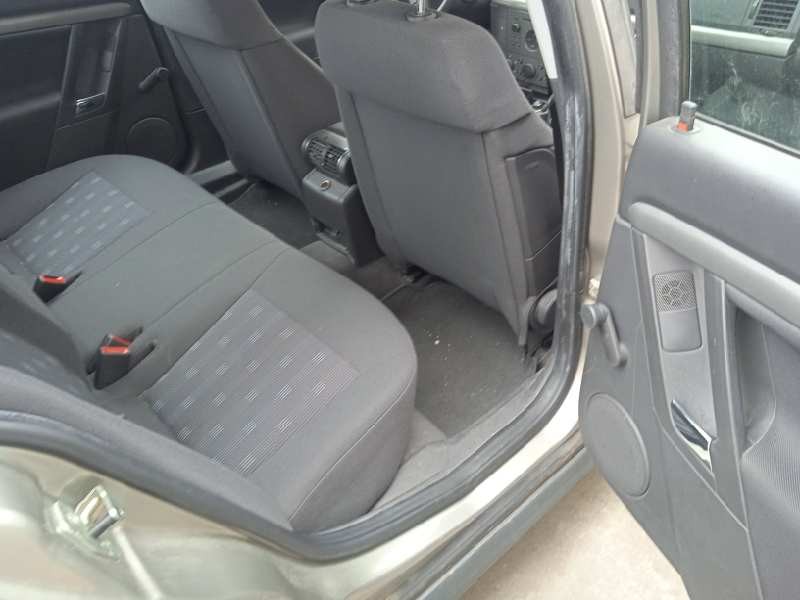 opel vectra c berlina del año 2003