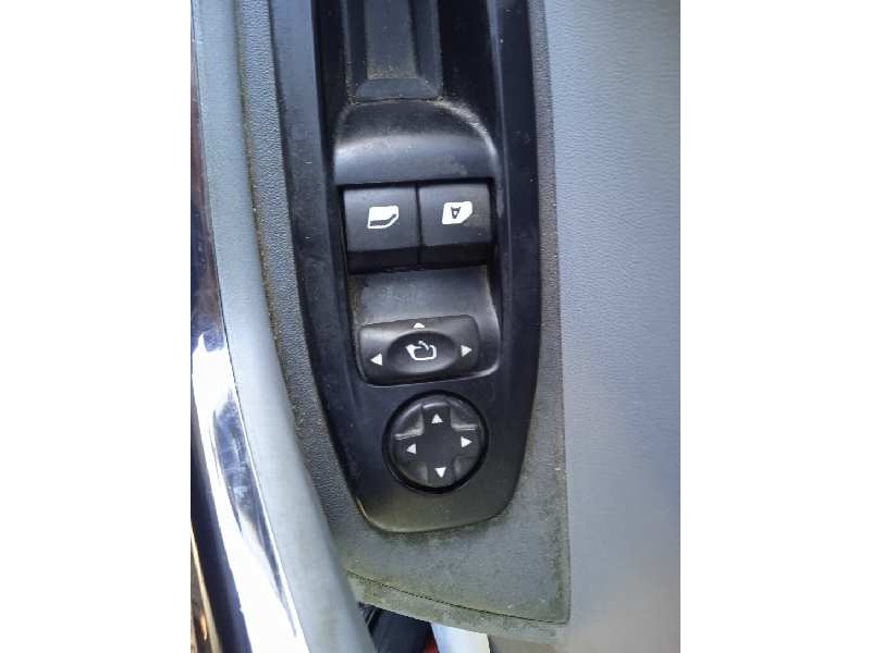 peugeot 208 del año 2012