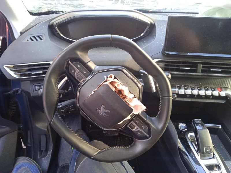 peugeot 5008 del año 2021