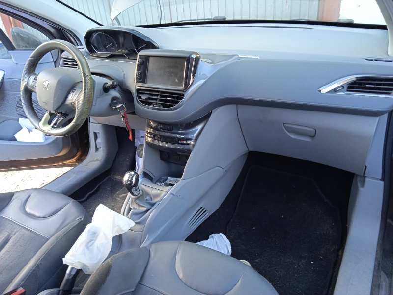 peugeot 208 del año 2012