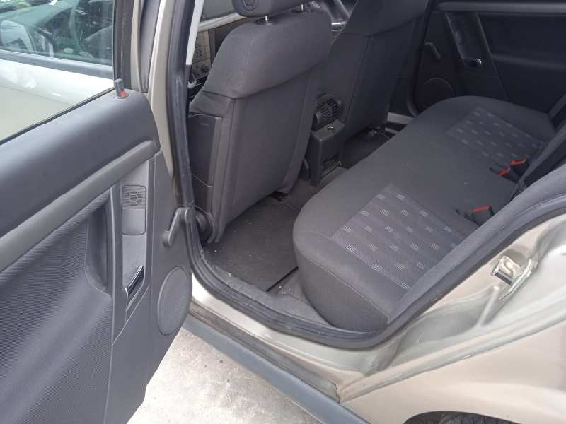 opel vectra c berlina del año 2003