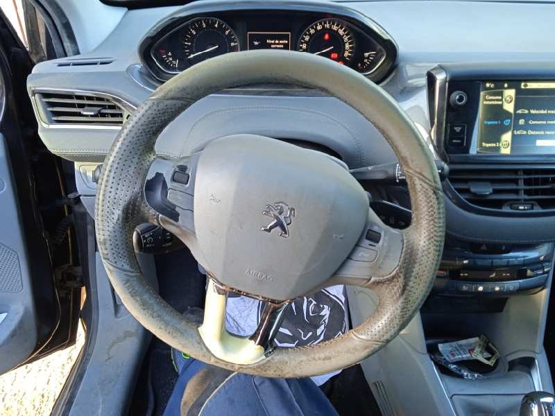 peugeot 208 del año 2012