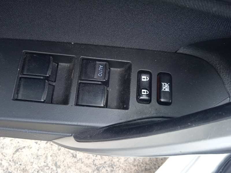 toyota auris del año 2015