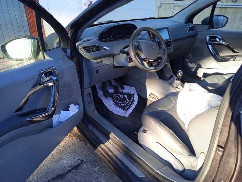 peugeot 208 del año 2012