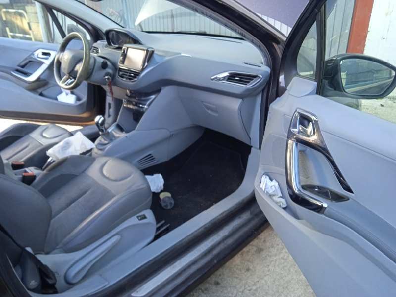 peugeot 208 del año 2012