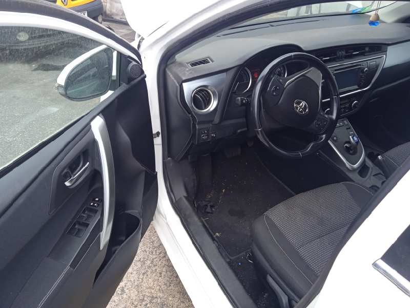 toyota auris del año 2015