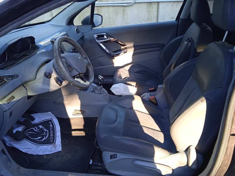 peugeot 208 del año 2012