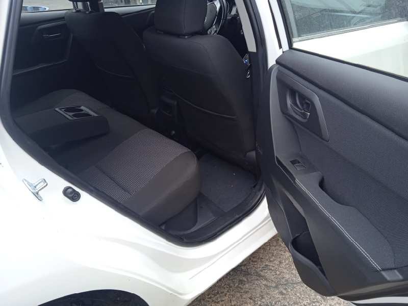 toyota auris del año 2015