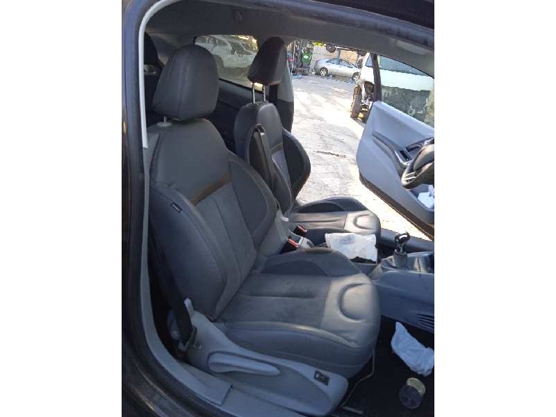 peugeot 208 del año 2012