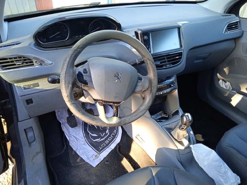 peugeot 208 del año 2012