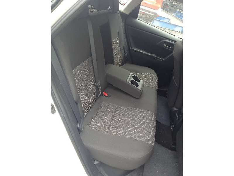 toyota auris del año 2015