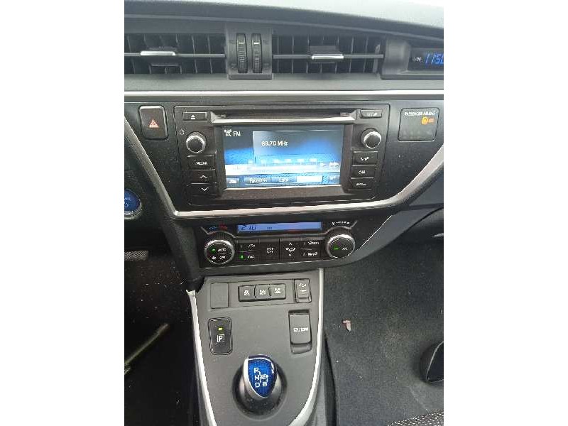 toyota auris del año 2015