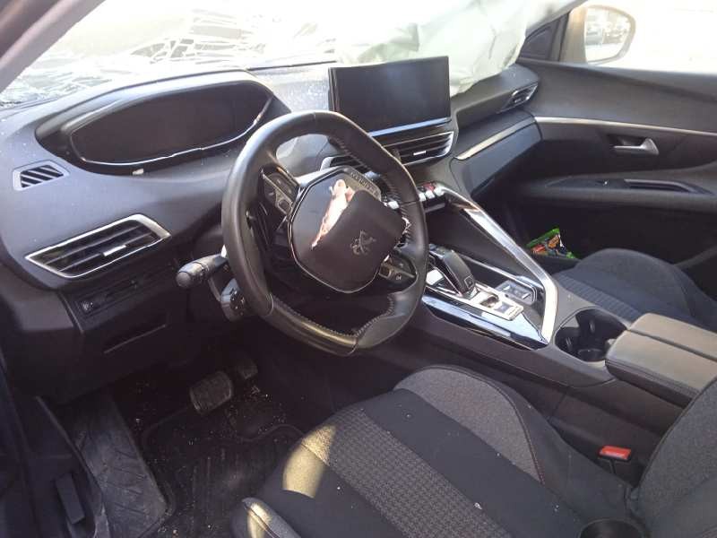 peugeot 5008 del año 2021