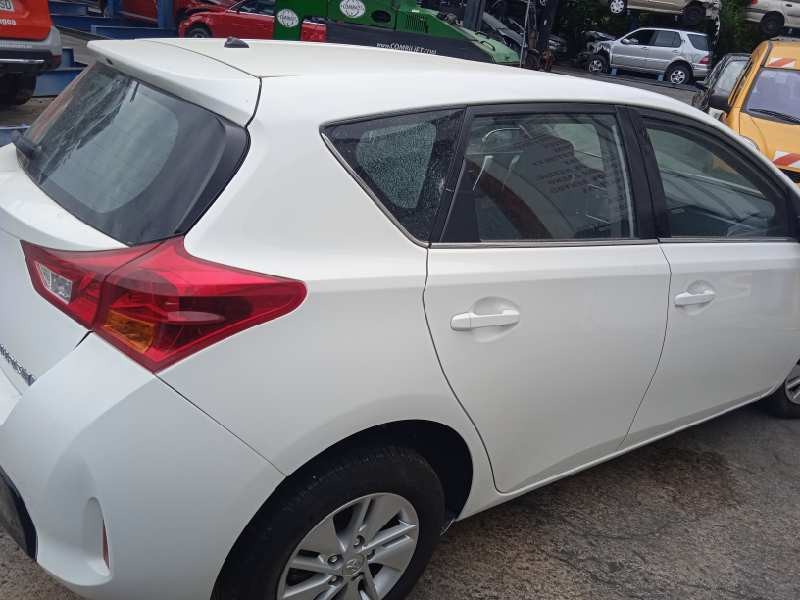 toyota auris del año 2015