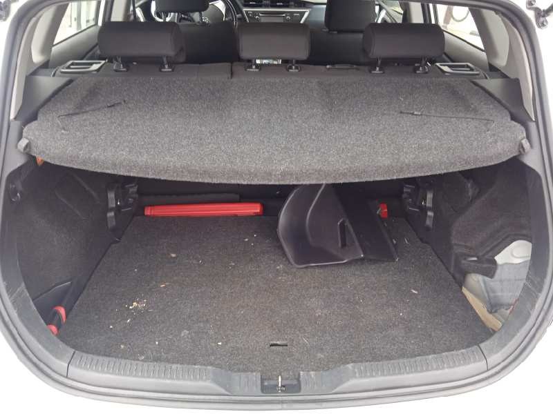 toyota auris del año 2015