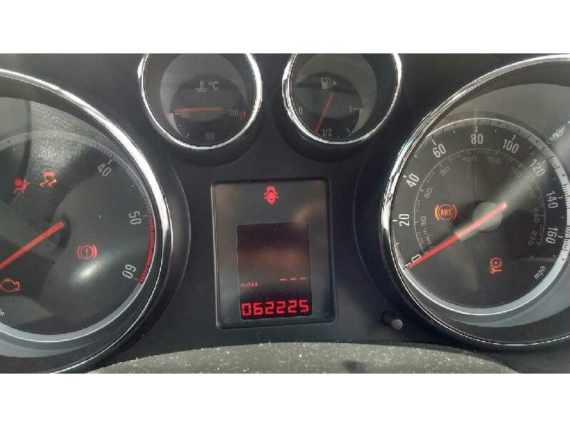 opel insignia berlina del año 2010