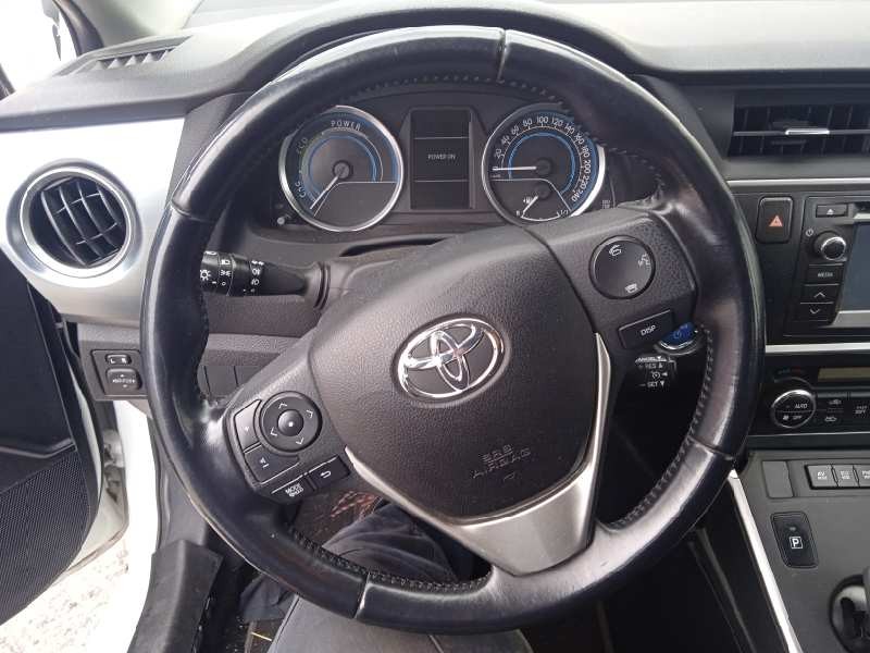 toyota auris del año 2015