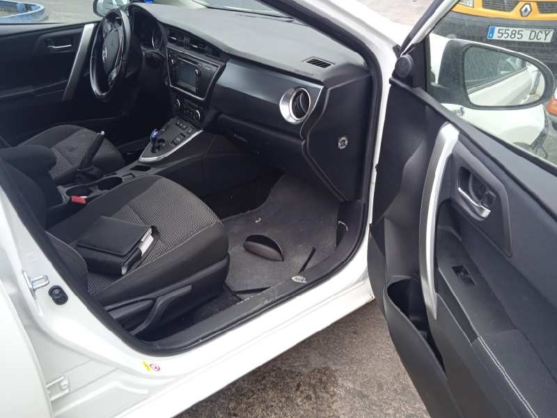 toyota auris del año 2015