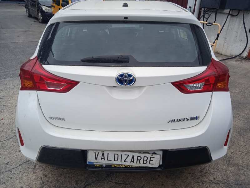 toyota auris del año 2015