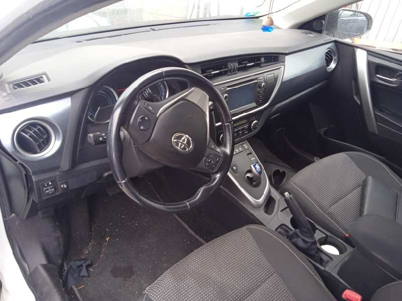 toyota auris del año 2015