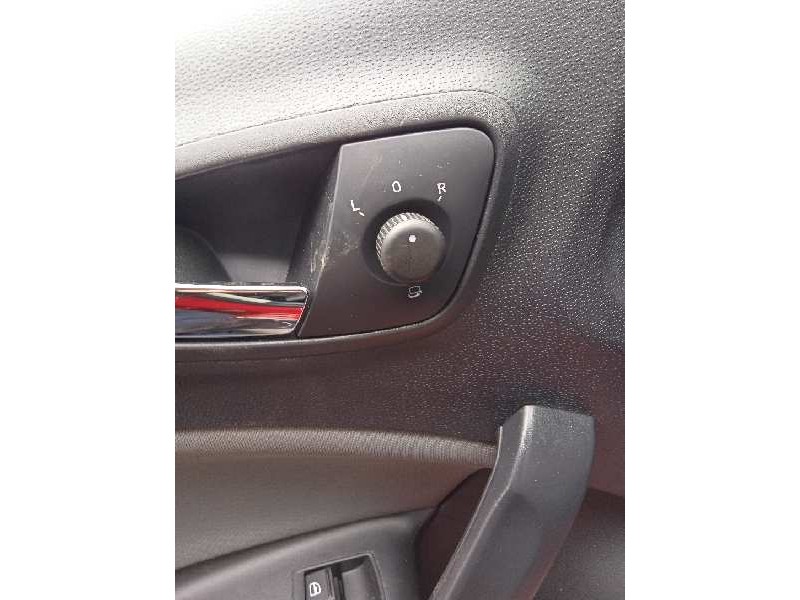 seat ibiza (6j5) del año 2013