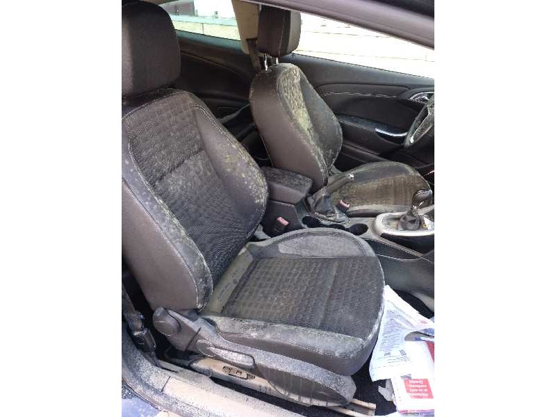 opel astra j gtc del año 2011