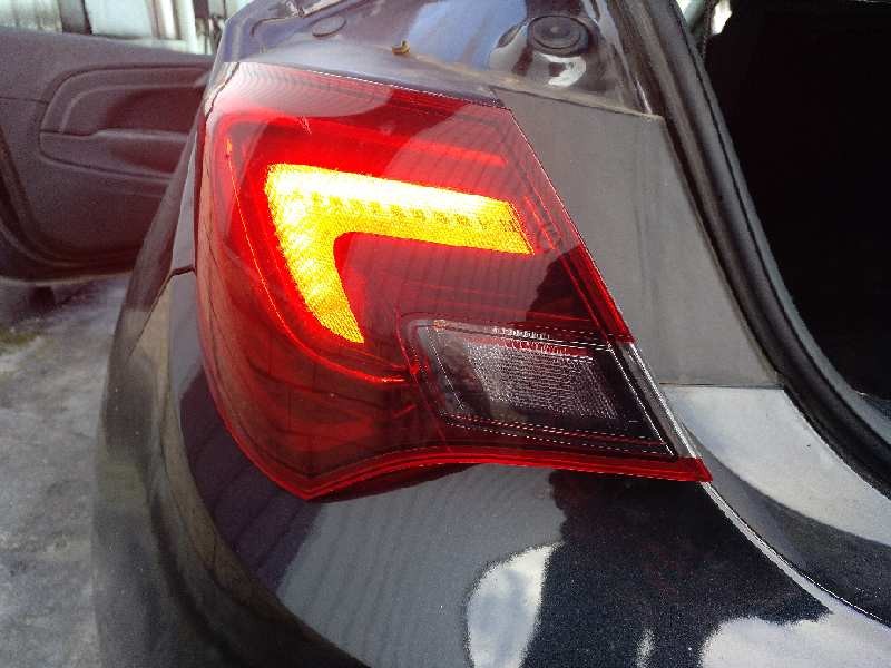 opel astra j gtc del año 2011