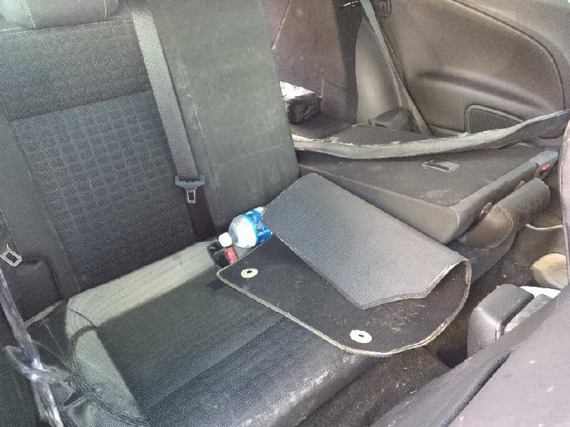 opel astra j gtc del año 2011