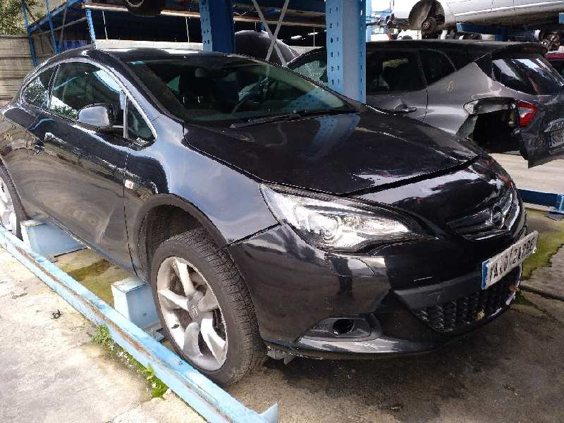 opel astra j gtc del año 2011