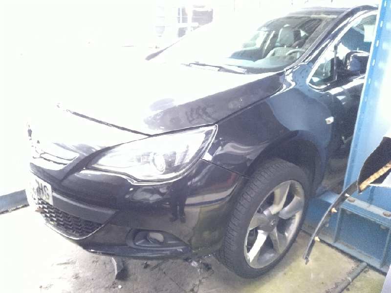 opel astra j gtc del año 2011