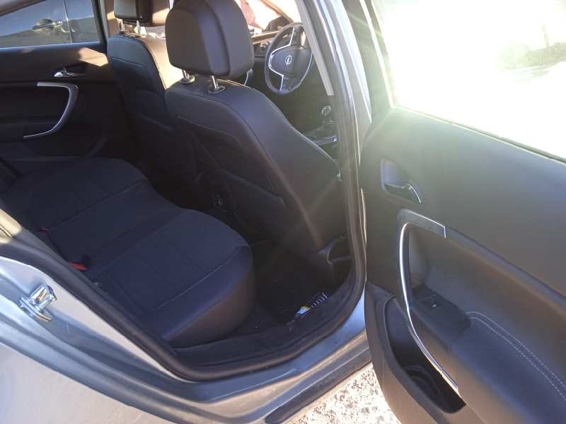 opel insignia berlina del año 2011