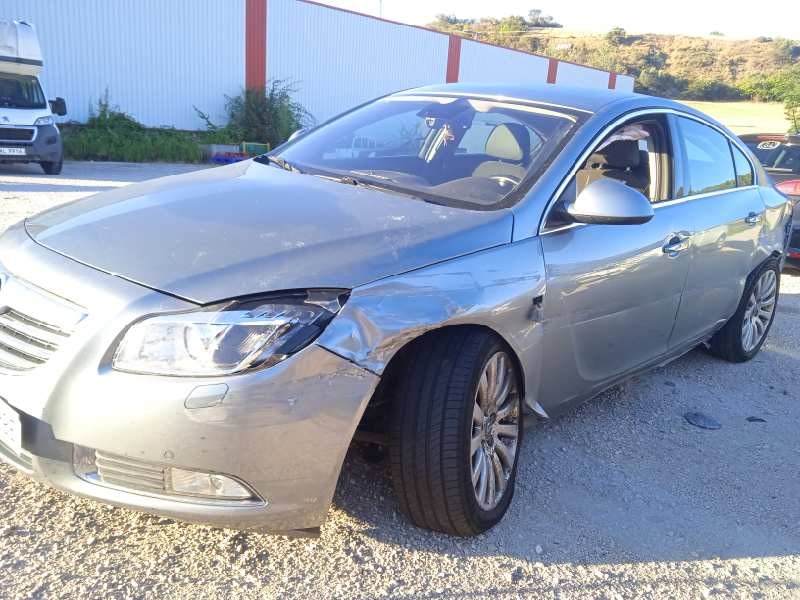 opel insignia berlina del año 2011