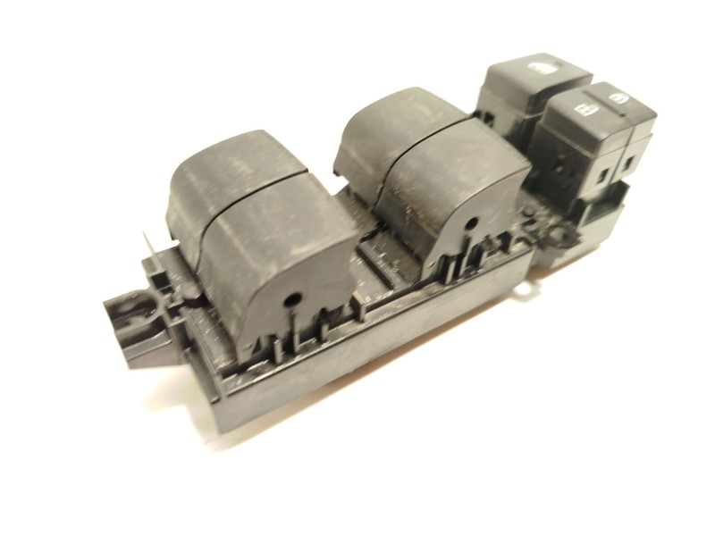 MANDO ELEVALUNAS DELANTERO IZQUIERDO 840400D020 