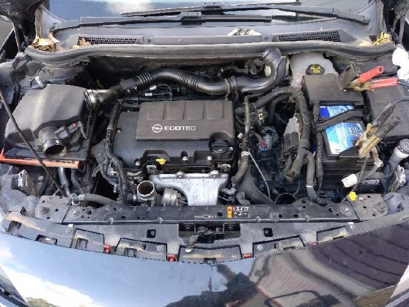 opel astra j gtc del año 2011