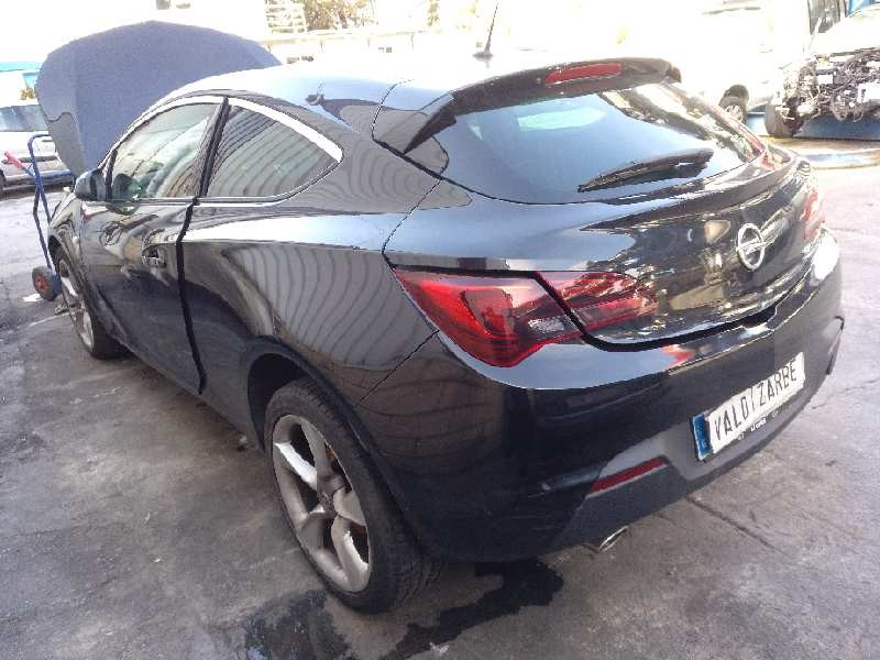 opel astra j gtc del año 2011
