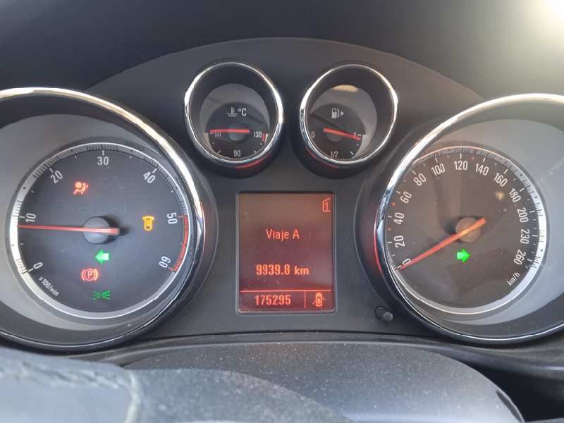 opel insignia berlina del año 2011