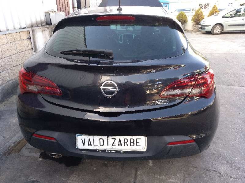 opel astra j gtc del año 2011