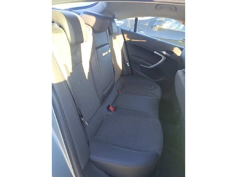 opel insignia berlina del año 2011