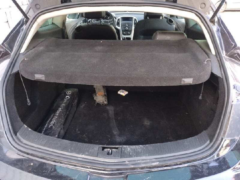 opel astra j gtc del año 2011