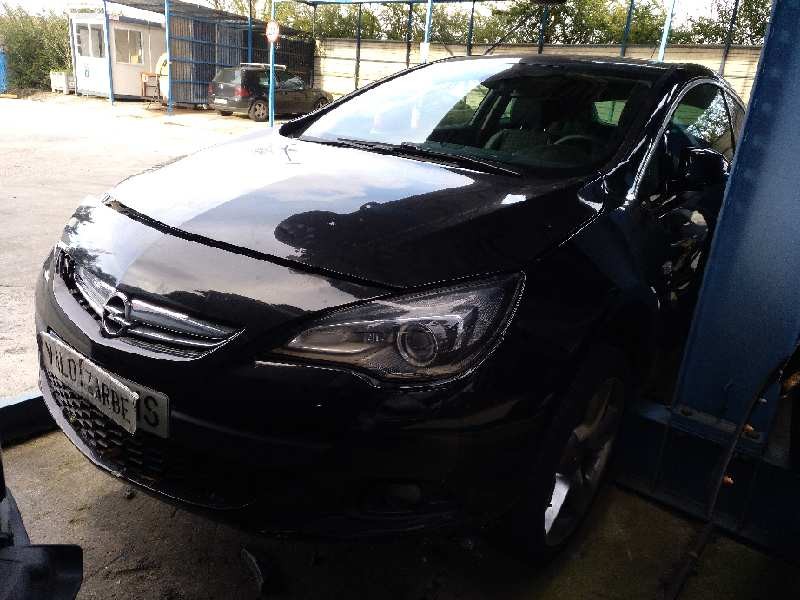opel astra j gtc del año 2011