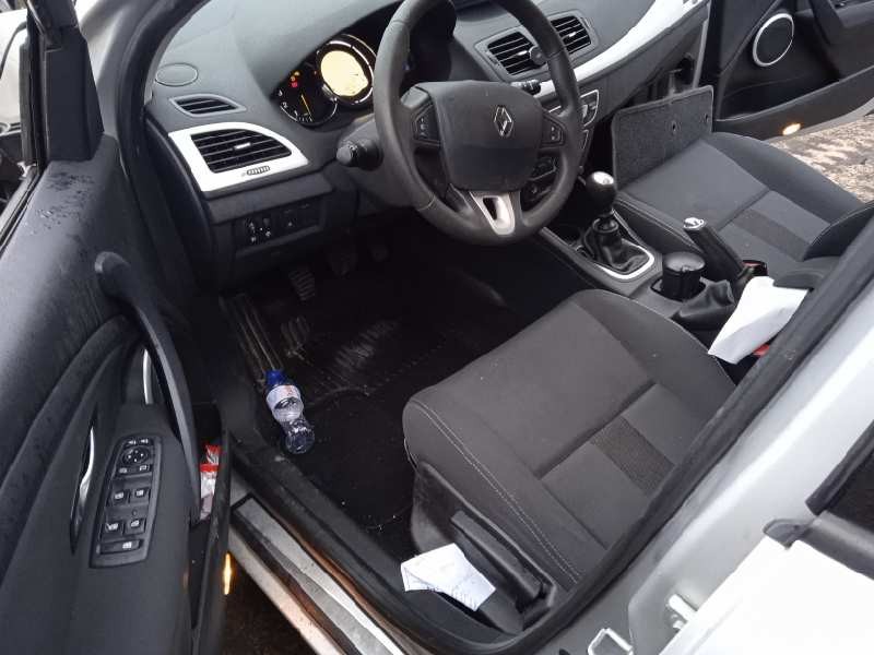 renault megane iii berlina 5 p del año 2010