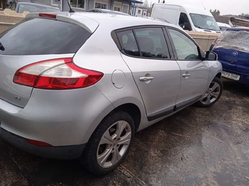 renault megane iii berlina 5 p del año 2010