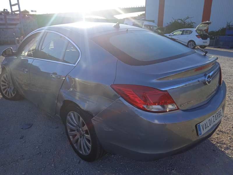 opel insignia berlina del año 2011