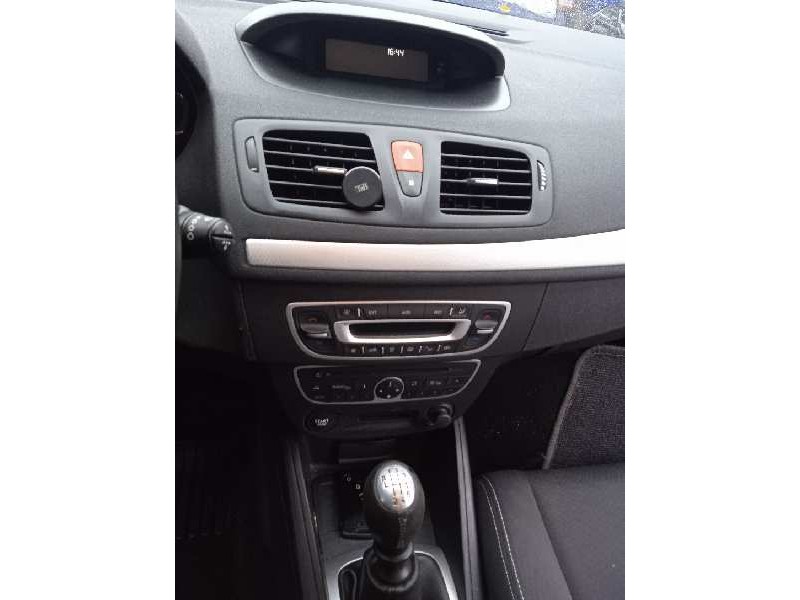 renault megane iii berlina 5 p del año 2010