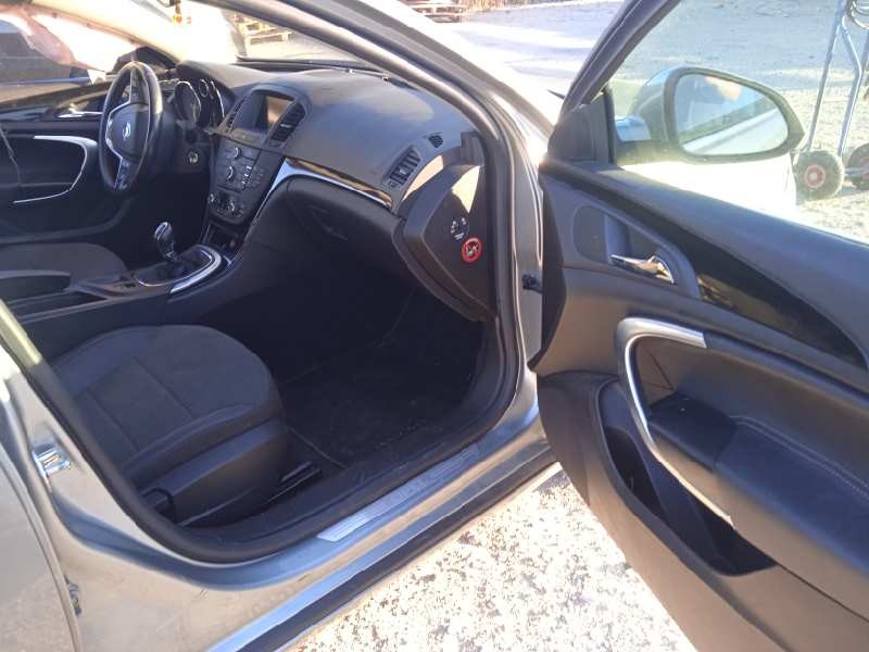 opel insignia berlina del año 2011