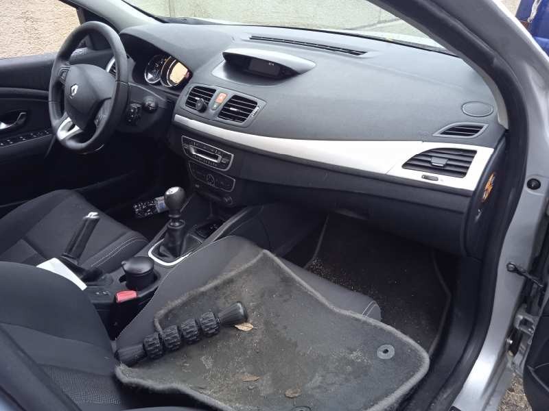 renault megane iii berlina 5 p del año 2010