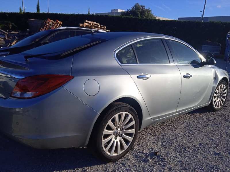 opel insignia berlina del año 2011