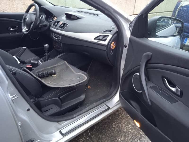 renault megane iii berlina 5 p del año 2010