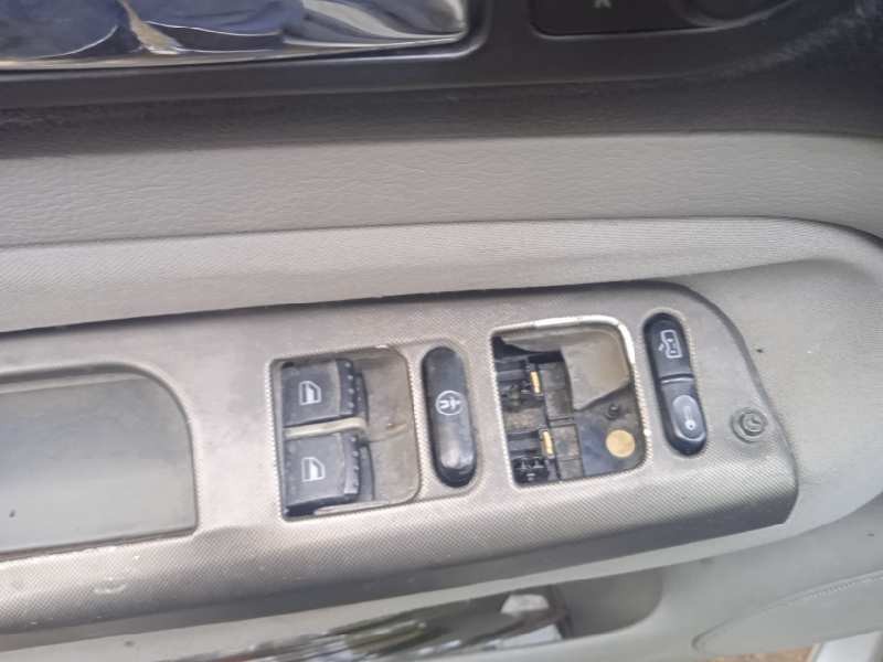 volkswagen bora berlina (1j2) del año 2001